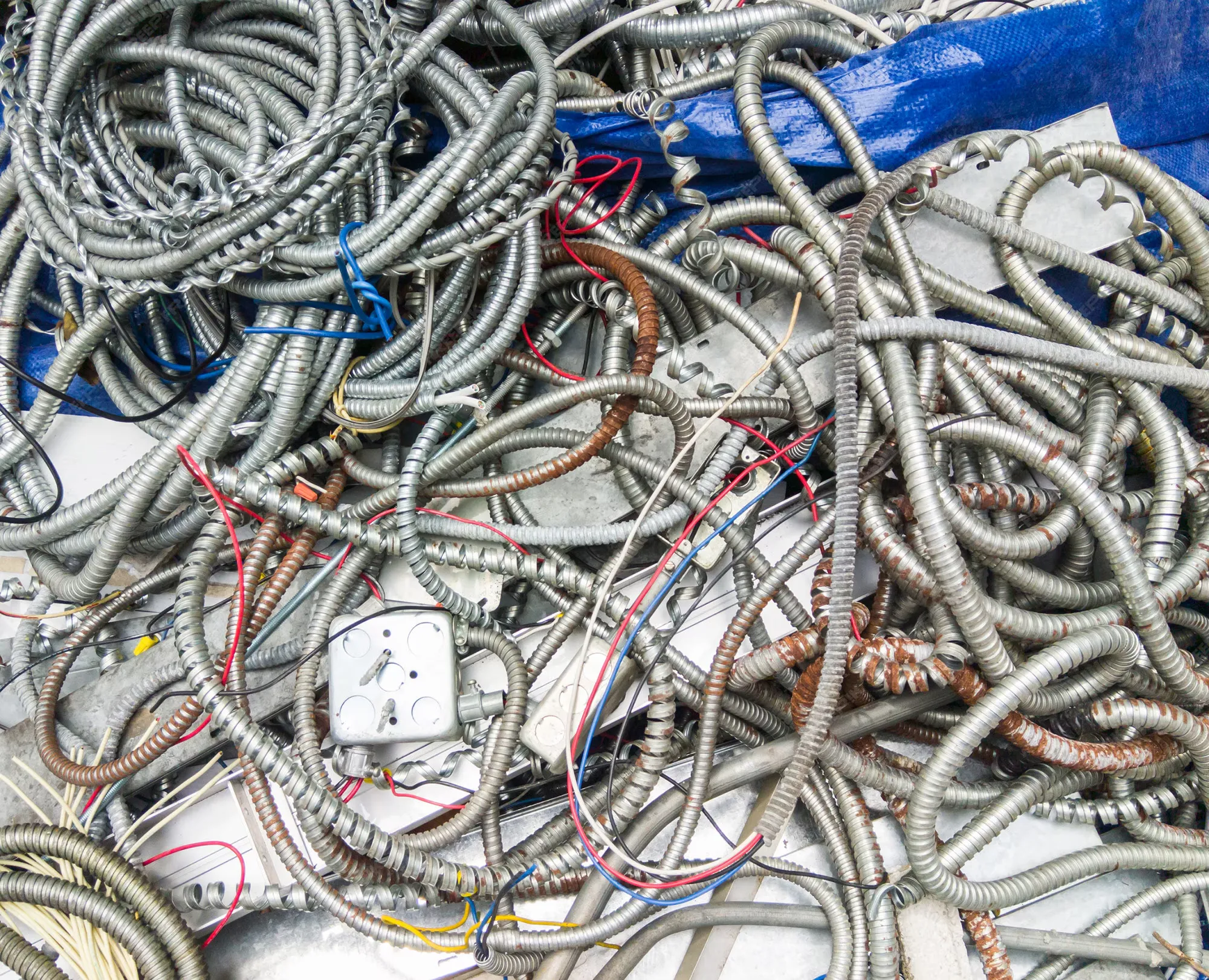 metal-pipe-heap-wiring